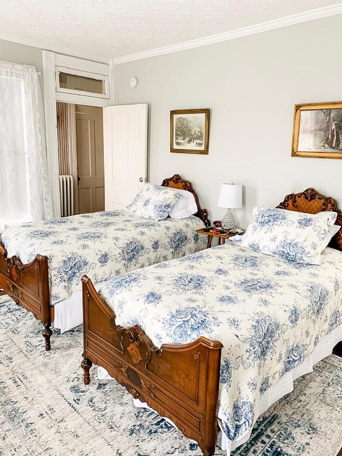 The Victorian On Main Bed & Breakfast Fairfield ภายนอก รูปภาพ